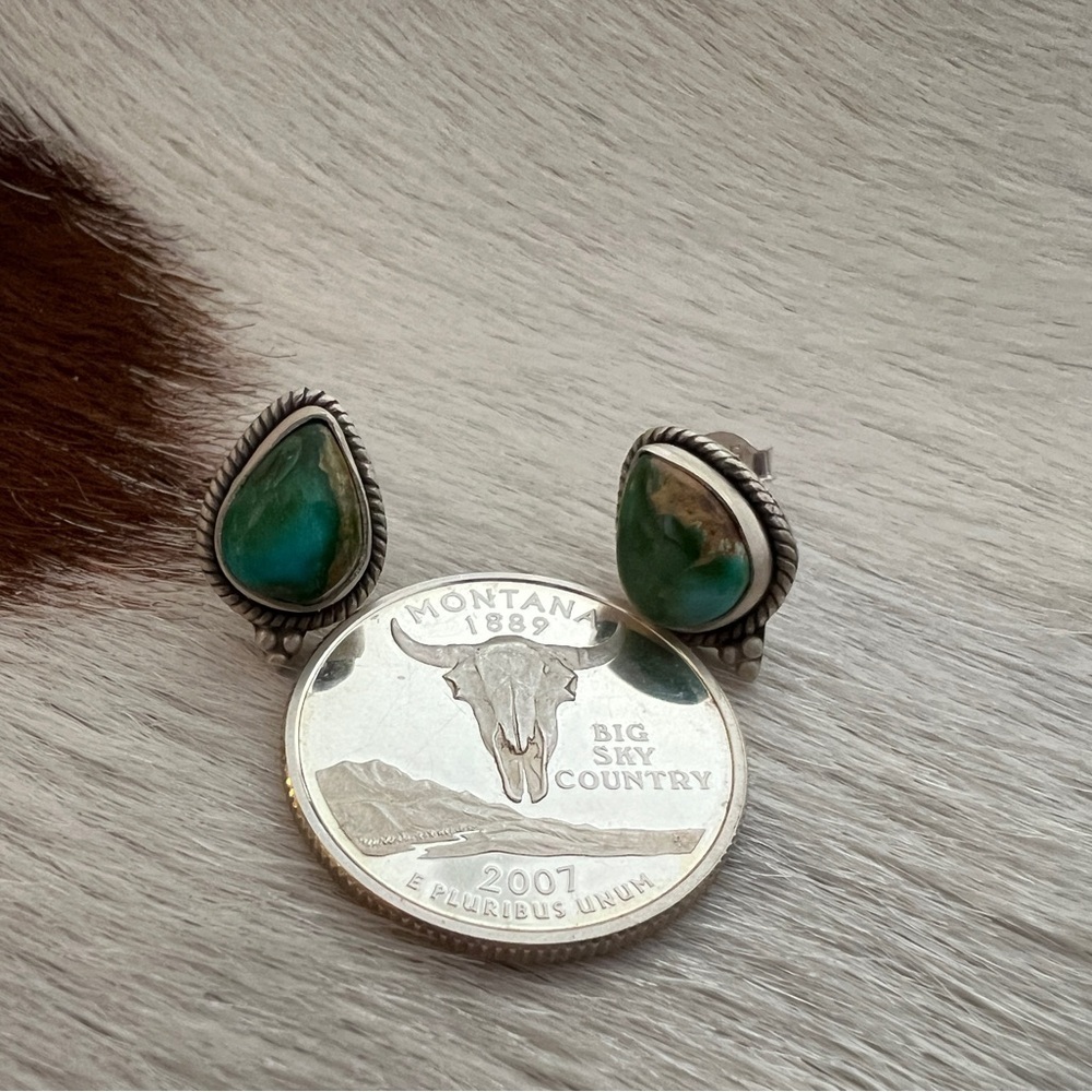 ❤️ Sonoran Gold Turquoise Navajo Style Brushed 925 Stud Earrings UNIQUE MATRIX - Picture 4 of 12
